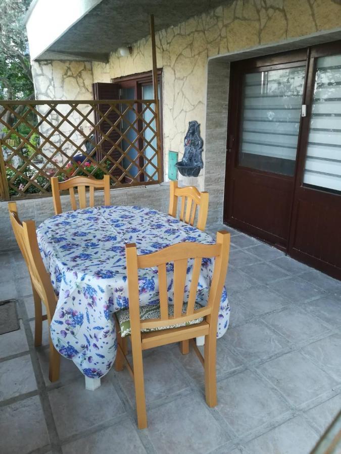 Studio Apartment Posavec Premantura Eksteriør billede